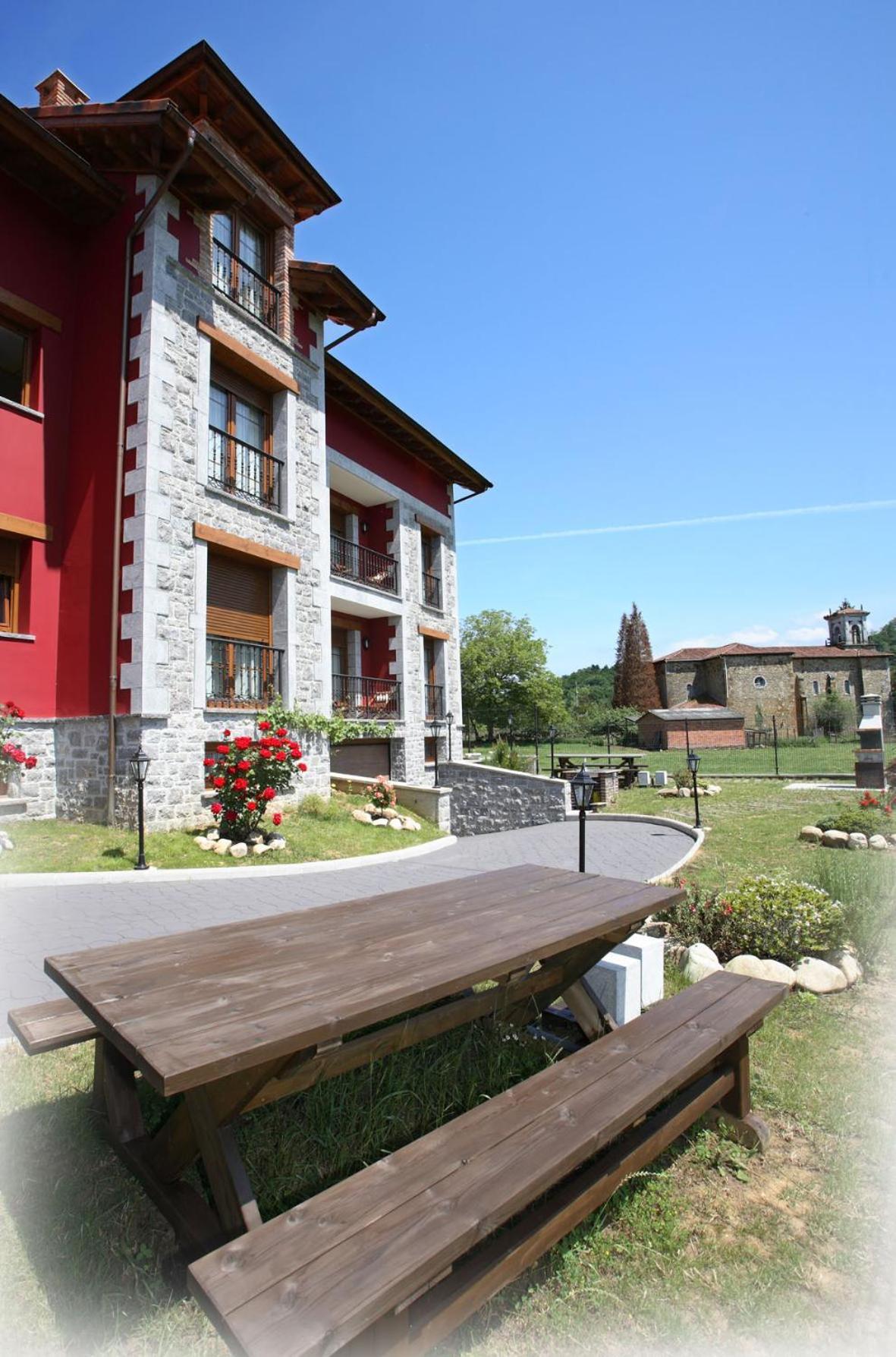 Apartamentos Rurales La Vina Cangas de Onis Exterior photo