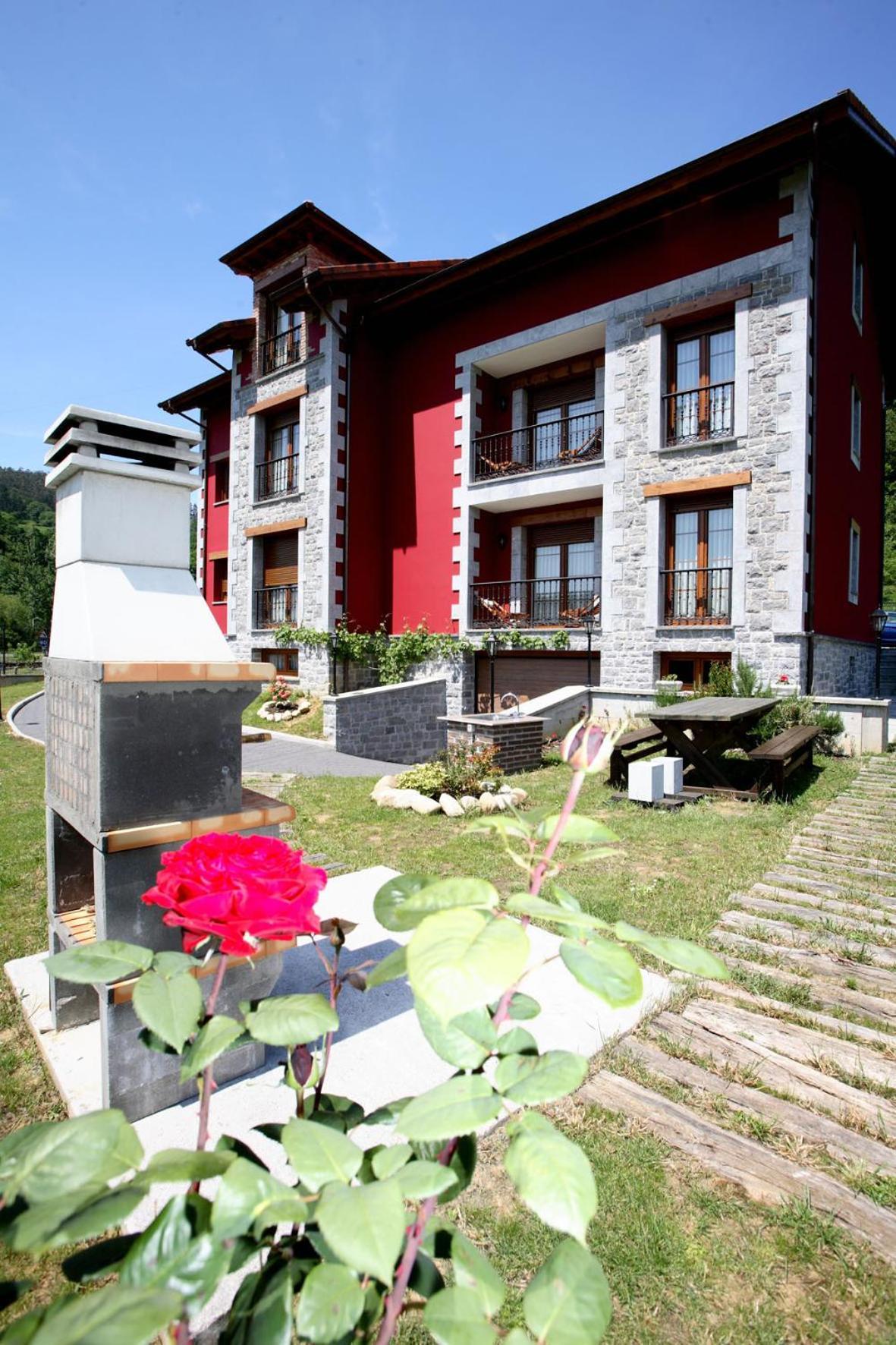 Apartamentos Rurales La Vina Cangas de Onis Exterior photo